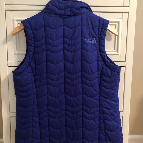 Women’s Indigo NorthFace Vest - Picture 4 of 8